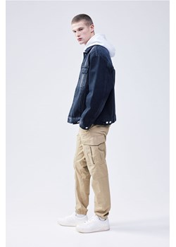 H & M - Joggersy cargo Slim Fit - Beżowy ze sklepu H&M w kategorii Spodnie męskie - zdjęcie 169682238