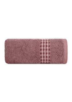 Różowy ręcznik ze zdobieniami 70x140 cm ze sklepu 5.10.15 w kategorii Ręczniki - zdjęcie 169685546