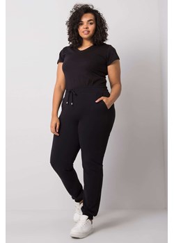 Czarne spodnie dresowe plus size Beatriz ze sklepu 5.10.15 w kategorii Spodnie damskie - zdjęcie 169686717