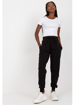 BASIC FEEL GOOD Czarne dresowe spodnie basic z kieszeniami ze sklepu 5.10.15 w kategorii Spodnie damskie - zdjęcie 169687488