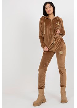 Camelowy dwuczęściowy komplet welurowy ze spodniami ze sklepu 5.10.15 w kategorii Dresy damskie - zdjęcie 169688567