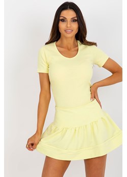 Jasnożółta prążkowana bluzka damska basic z dekoltem V ze sklepu 5.10.15 w kategorii Bluzki damskie - zdjęcie 169688965