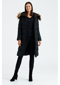 Czarna kurtka damska zimowa z futerkowym kapturem ze sklepu 5.10.15 w kategorii Kurtki damskie - zdjęcie 169688985