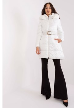 Biała puchowa kurtka zimowa z futerkiem ze sklepu 5.10.15 w kategorii Kurtki damskie - zdjęcie 169689099