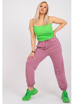 Brudnoróżowe spodnie dresowe damskie plus size ze sklepu 5.10.15 w kategorii Spodnie damskie - zdjęcie 169689245