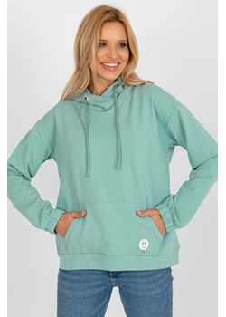 Pistacjowa damska bluza kangurka z naszywką ze sklepu 5.10.15 w kategorii Bluzy damskie - zdjęcie 169689328