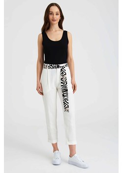Lniane Spodnie damskie z ozdobnym wiązaniem białe ze sklepu 5.10.15 w kategorii Spodnie damskie - zdjęcie 169691519