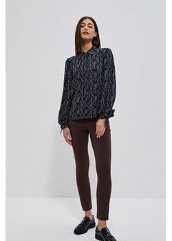 Granatowa bluzka damska z długim rękawem i geometrycznym wzorem ze sklepu 5.10.15 w kategorii Koszule damskie - zdjęcie 169692229
