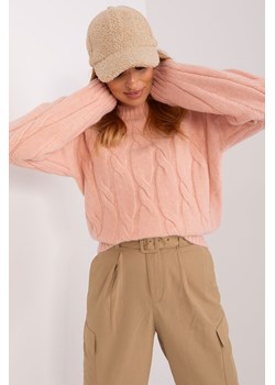 Brzoskwiniowy dzianinowy sweter w warkocze ze sklepu 5.10.15 w kategorii Swetry damskie - zdjęcie 169693028