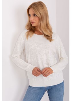 Ecru damski sweter klasyczny we wzory ze sklepu 5.10.15 w kategorii Swetry damskie - zdjęcie 169693439