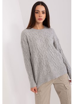Szary sweter damski z warkoczami i okrągłym dekoltem ze sklepu 5.10.15 w kategorii Swetry damskie - zdjęcie 169693679