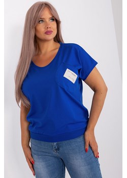 Kobaltowa bluzka plus size z naszywką ze sklepu 5.10.15 w kategorii Bluzki damskie - zdjęcie 169693706