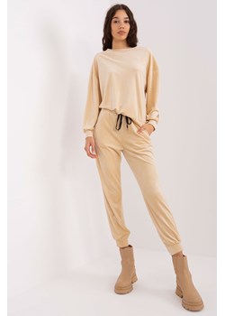 Beżowy damski komplet welurowy ze spodniami ze sklepu 5.10.15 w kategorii Dresy damskie - zdjęcie 169693849