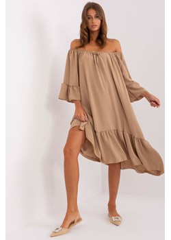 Camelowa sukienka oversize z falbaną ze sklepu 5.10.15 w kategorii Sukienki - zdjęcie 169694076