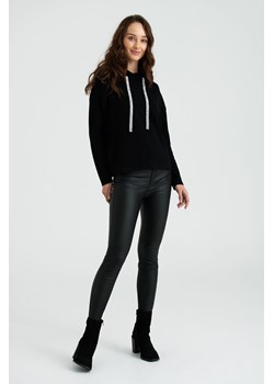 Czarny sweter damski z kapturem - Greenpoint ze sklepu 5.10.15 w kategorii Swetry damskie - zdjęcie 169694978