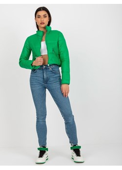 Zielona krótka przejściowa kurtka pikowana z kieszeniami ze sklepu 5.10.15 w kategorii Kurtki damskie - zdjęcie 169696499