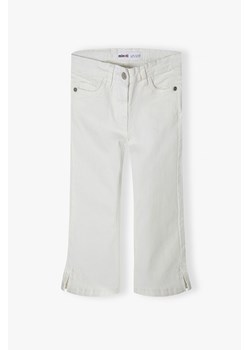 Białe spodnie jeansowe niemowlęce rozkloszowane ze sklepu 5.10.15 w kategorii Spodnie i półśpiochy - zdjęcie 169698497
