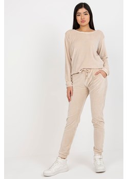 Jasnobeżowy Kkmplet welurowy ze spodniami Clarisa RUE PARIS ze sklepu 5.10.15 w kategorii Dresy damskie - zdjęcie 169698955