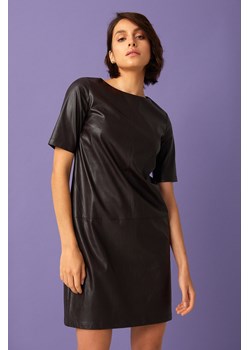 Luźna sukienka damska z ekologicznej skóry ze sklepu 5.10.15 w kategorii Sukienki - zdjęcie 169699496