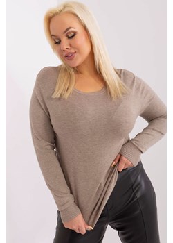Gładki sweter plus size z długim rękawem ciemny bezowy ze sklepu 5.10.15 w kategorii Swetry damskie - zdjęcie 169699759