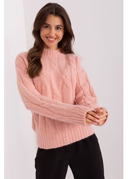 Jasnoróżowy klasyczny sweter z warkoczami ze sklepu 5.10.15 w kategorii Swetry damskie - zdjęcie 169700316