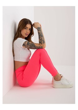 Fluo różowe prążkowane legginsy basic z bawełny ze sklepu 5.10.15 w kategorii Spodnie damskie - zdjęcie 169700969