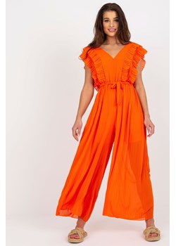 Pomarańczowy plisowany kombinezon z paskiem OCH BELLA ze sklepu 5.10.15 w kategorii Kombinezony damskie - zdjęcie 169701079