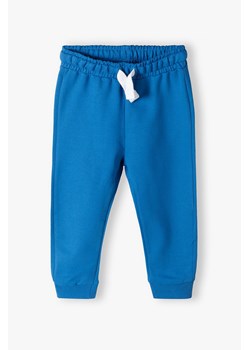 Spodnie dresowe chłopięce basic niebieskie ze sklepu 5.10.15 w kategorii Spodnie chłopięce - zdjęcie 169701715