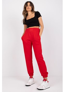 Czerwone spodnie dresowe z kieszeniami RUE PARIS ze sklepu 5.10.15 w kategorii Spodnie damskie - zdjęcie 169702057