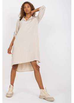 Beżowa prążkowana sukienka basic do kolana Mercy RUE PARIS ze sklepu 5.10.15 w kategorii Sukienki - zdjęcie 169704275