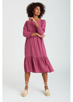Rozkloszowania sukienka z wiskozy z rękawem 3/4 różowa ze sklepu 5.10.15 w kategorii Sukienki - zdjęcie 169704559
