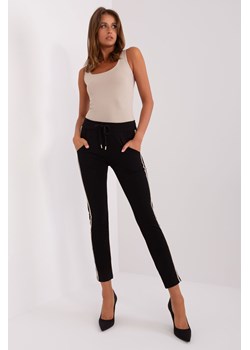 Czarne damskie spodnie dresowe z lampasami ze sklepu 5.10.15 w kategorii Spodnie damskie - zdjęcie 169704796