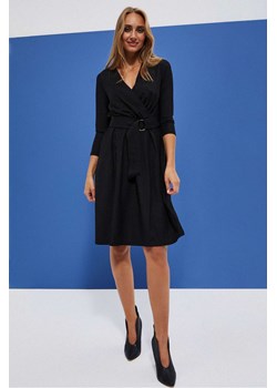 Czarna błyszcząca sukienka damska z paskiem ze sklepu 5.10.15 w kategorii Sukienki - zdjęcie 169705305