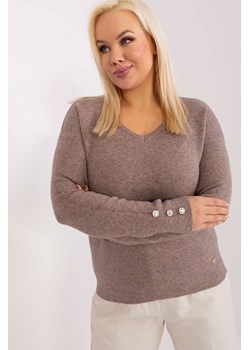 Klasyczny sweter plus size z wiskozy ciemny bezowy ze sklepu 5.10.15 w kategorii Swetry damskie - zdjęcie 169705388