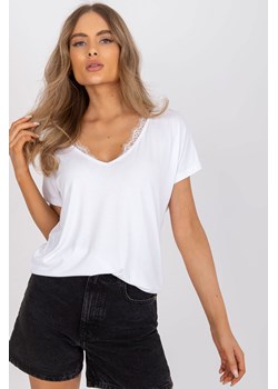 Biały t-shirt damski w serek Aileen ze sklepu 5.10.15 w kategorii Bluzki damskie - zdjęcie 169705899