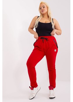 Dresowe spodnie plus size z wiązaniem czerwony ze sklepu 5.10.15 w kategorii Spodnie damskie - zdjęcie 169706385