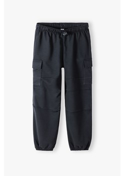 Czarne spodnie dziewczęce typu cargo ze sklepu 5.10.15 w kategorii Spodnie chłopięce - zdjęcie 169706489