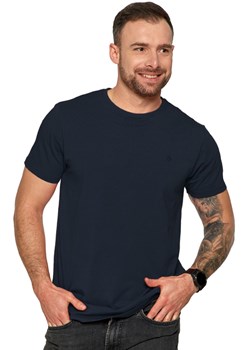 Klasyczny T-shirt męski idealny do casualowych stylizacji - granatowy ze sklepu 5.10.15 w kategorii T-shirty męskie - zdjęcie 169706866