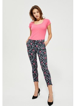 Spodnie cygaretki w kolorowe kwiaty ze sklepu 5.10.15 w kategorii Spodnie damskie - zdjęcie 169707608