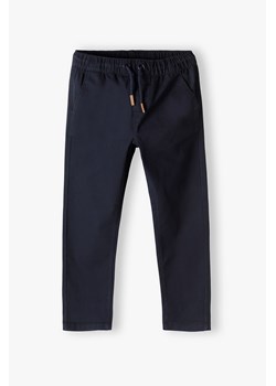 Granatowe eleganckiee spodnie dla chłopca z wiązaniem regular ze sklepu 5.10.15 w kategorii Spodnie chłopięce - zdjęcie 169708328