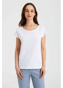 T-shirt damski ze zdobieniami na rękawach biały ze sklepu 5.10.15 w kategorii Bluzki damskie - zdjęcie 169708546