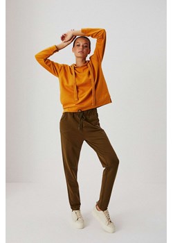 Dresowe spodnie damskie z przeszyciami ze sklepu 5.10.15 w kategorii Spodnie damskie - zdjęcie 169708796