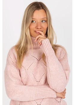 RUE PARIS Jasnoróżowy sweter z golfem w ażurowy wzór ze sklepu 5.10.15 w kategorii Swetry damskie - zdjęcie 169709276
