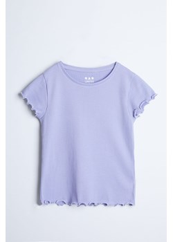Niebieski dzianinowy t-shirt dziewczęcy w prążki - Limited Edition ze sklepu 5.10.15 w kategorii Bluzki dziewczęce - zdjęcie 169709367