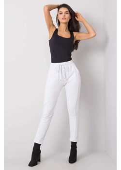 Białe spodnie basic Approachable ze sklepu 5.10.15 w kategorii Spodnie damskie - zdjęcie 169711069