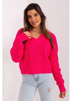 Fuksjowy krótki sweter z warkoczami ze sklepu 5.10.15 w kategorii Swetry damskie - zdjęcie 169711635