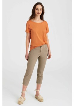Spodnie klasyczne damskie beżowe ze sklepu 5.10.15 w kategorii Spodnie damskie - zdjęcie 169711718