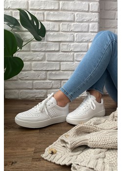 Buty damskie typu sneakersy białe ze sklepu 5.10.15 w kategorii Buty sportowe damskie - zdjęcie 169712006
