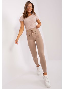 Beżowe legginsy na co dzień z guzikami OCH BELLA ze sklepu 5.10.15 w kategorii Spodnie damskie - zdjęcie 169712546
