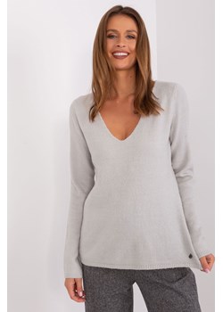 Damski sweter klasyczny z dekoltem V jasny szary ze sklepu 5.10.15 w kategorii Swetry damskie - zdjęcie 169712986